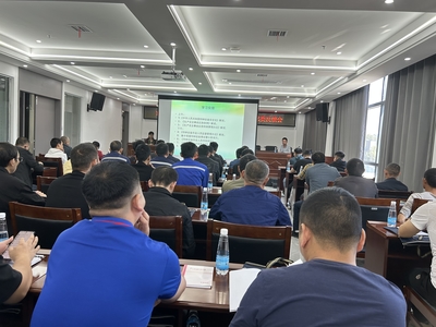 武宁县市监局举办首届叉车培训班,助企纾困