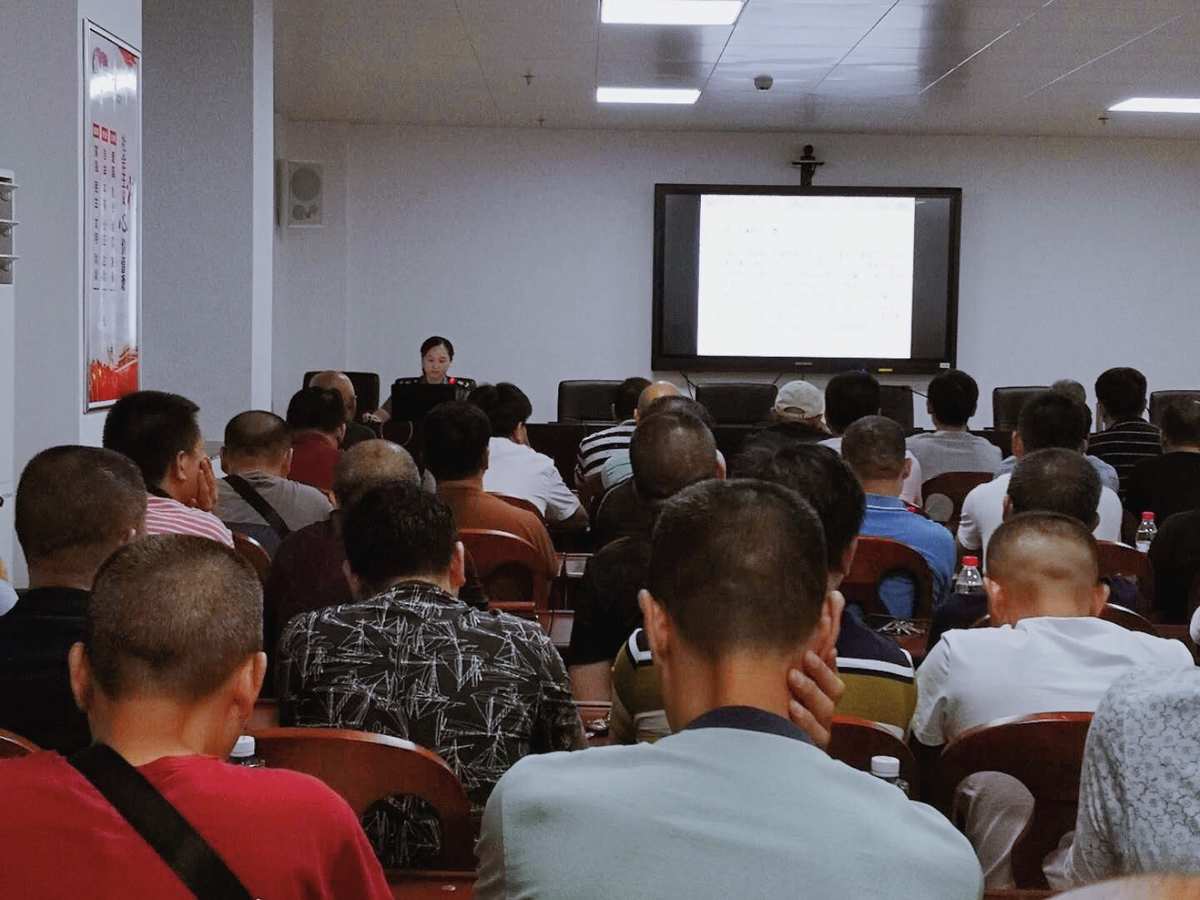 龙口公交召开冬季驾驶员安全会议暨驾驶员教育培训会_进行