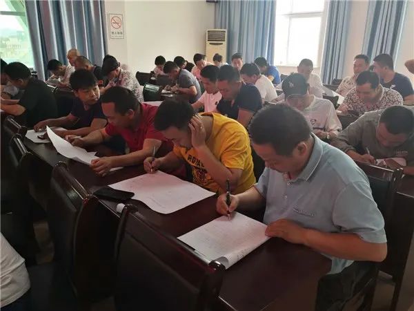 系好职业生涯第一粒纽扣-- 宁国市运管所组织召开出租车驾驶员培训会