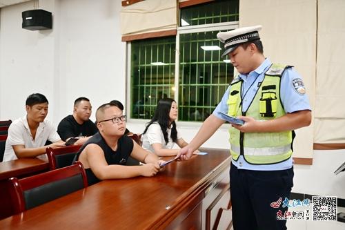 武宁交警 加强邮政企业特殊用途车辆驾驶员安全教育培训
